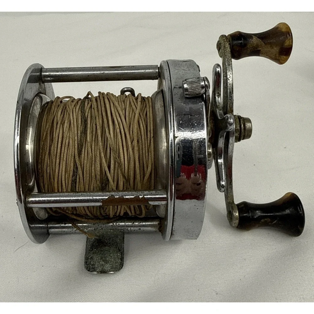 2 Vintage Sheakspeare Direct Drive No. 1924 Model FK And 1944 Model GE